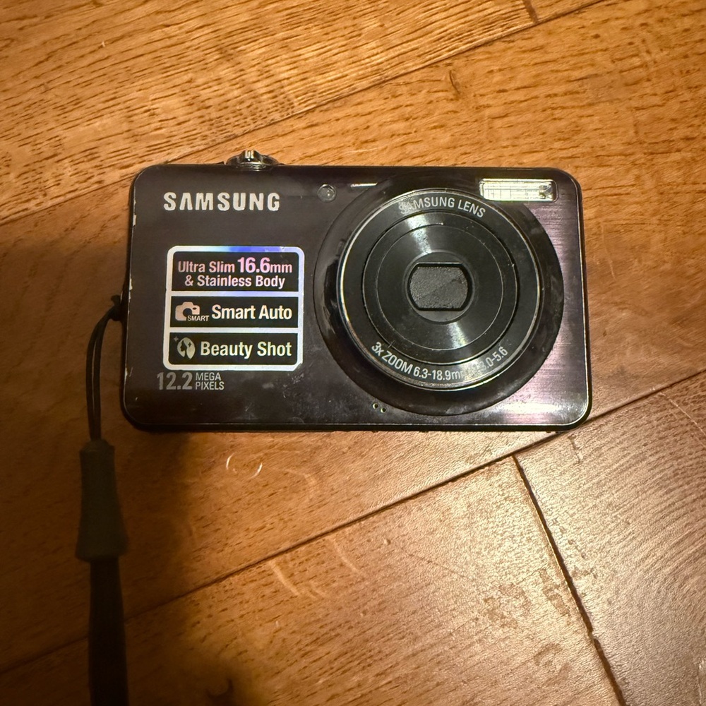 Samsung Compact Digital Camera